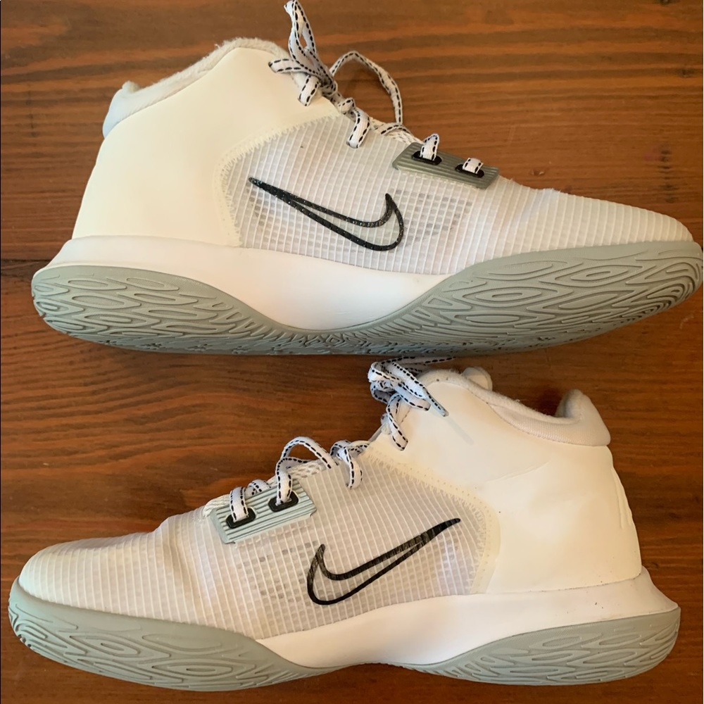 Kyrie Flytrap 4. Basketball shoes.